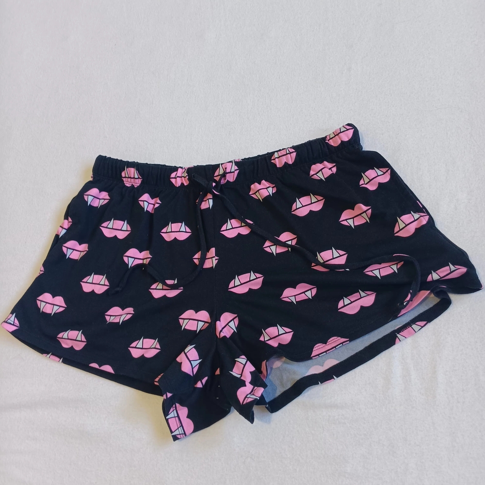 Black and Pink Sz Sm 4-6 Halloween Vampire Vang Lip Pajama Shorts